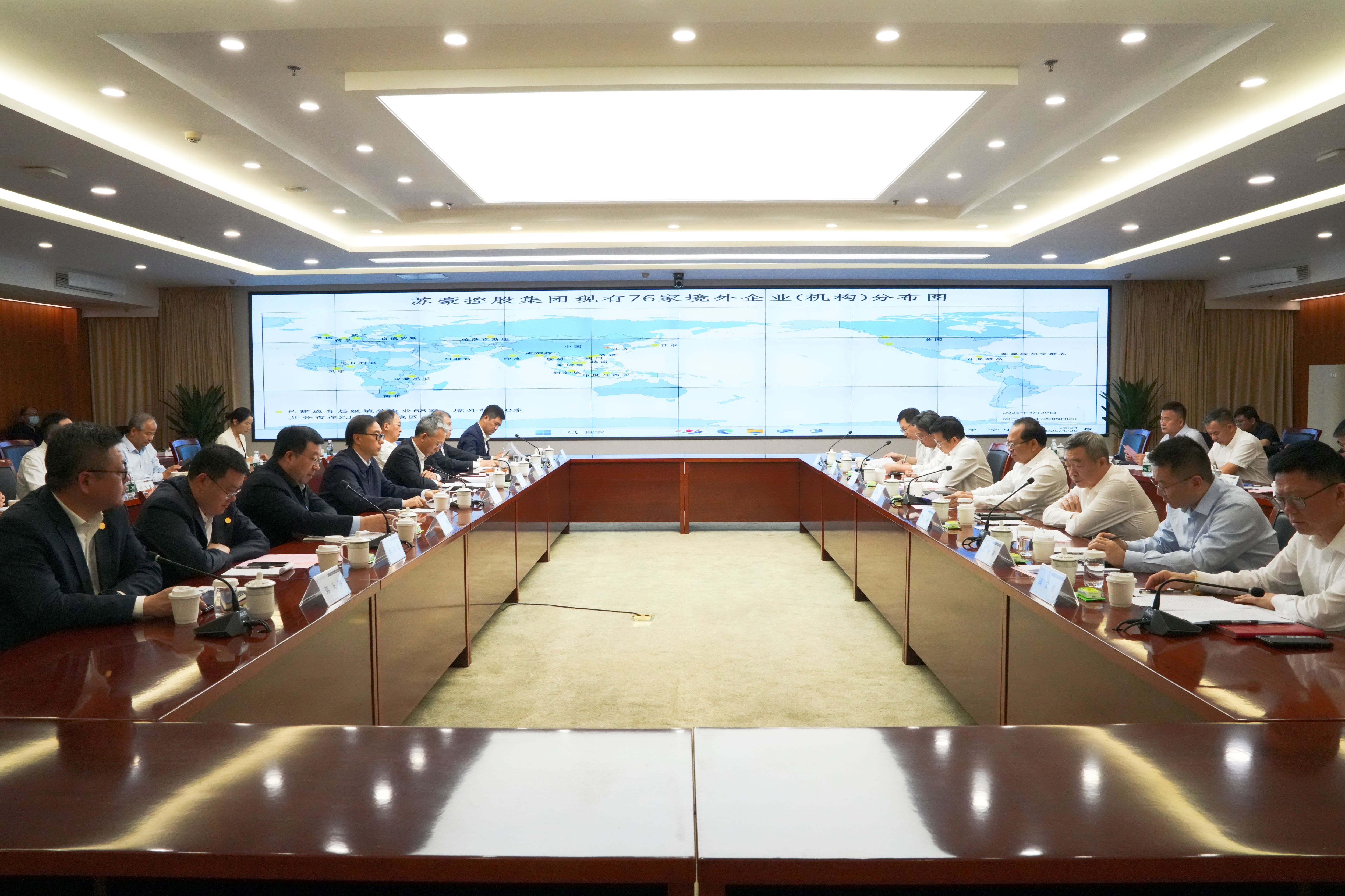广西自治区党委常委、南宁市委书记农生文，南宁市委副书记、市长侯刚一行调研CQ9电子控股集团